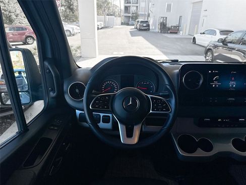 Used 2023 Mercedes-Benz Sprinter 2500 image 19