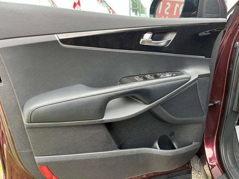 Used 2018 Kia Sorento FWD image 19
