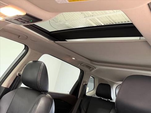 Used 2023 Nissan Rogue SL image 16