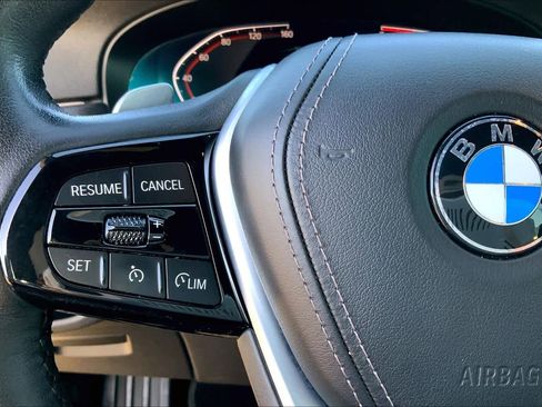 Used 2022 BMW 530i xDrive image 23