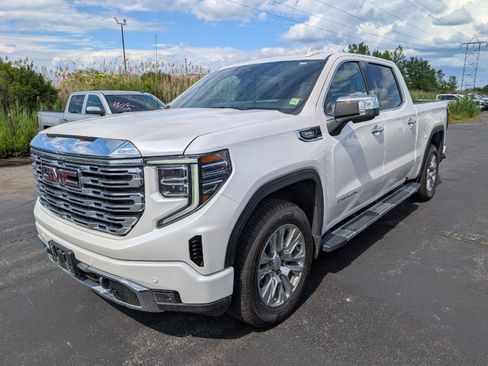Used 2024 GMC Sierra 1500 Denali w/ Technology Package AWD/4WD image 4