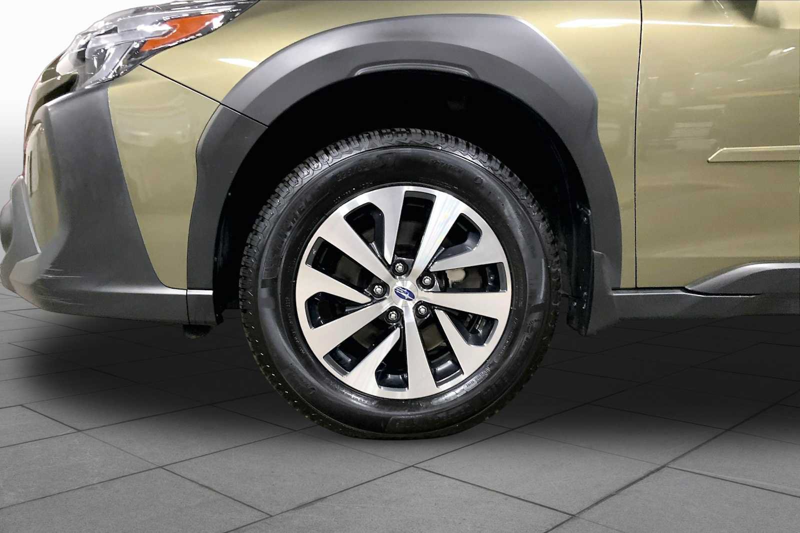 Used 2024 Subaru Outback Premium AWD/4WD image 11