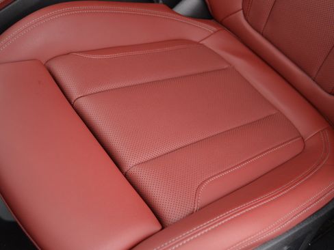 Certified 2025 BMW X4 M40i w/ Premium Package image 26