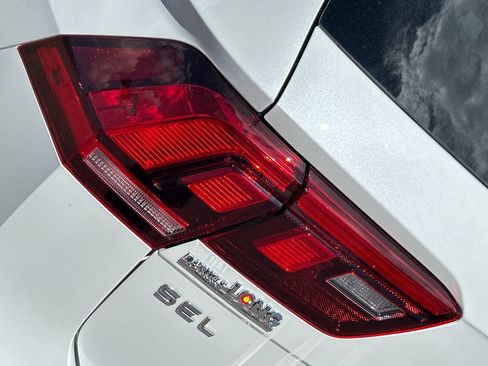 Used 2022 Volkswagen Tiguan SEL R-Line AWD/4WD image 24
