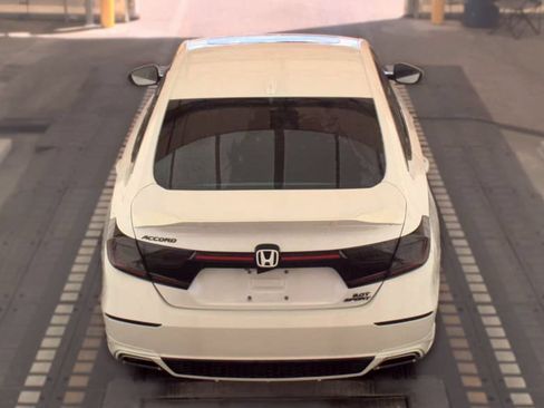 Used 2018 Honda Accord Sport image 5