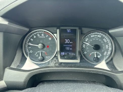 Used 2020 Toyota Tacoma TRD Sport AWD/4WD image 12