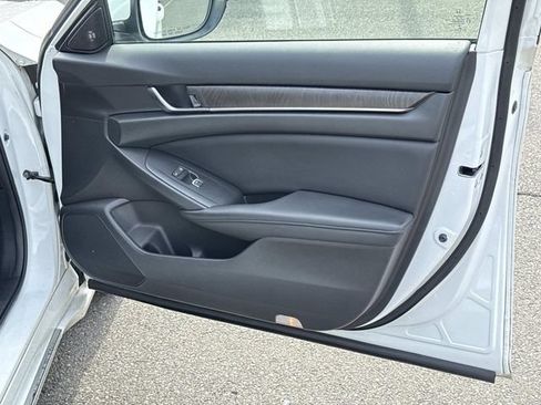 Used 2018 Honda Accord EX-L image 8