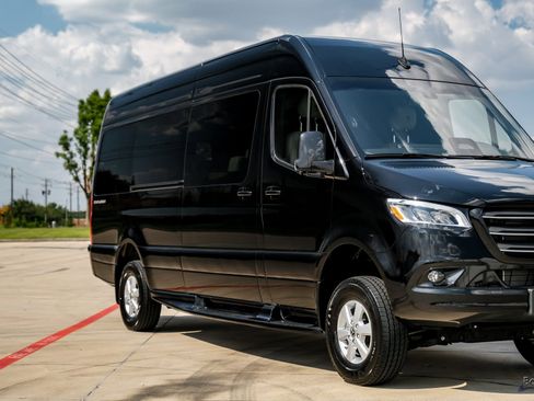 Used 2025 Mercedes-Benz Sprinter 2500 image 19