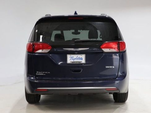 Used 2017 Chrysler Pacifica Touring-L FWD image 6