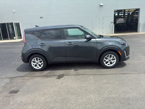 Used 2025 Kia Soul LX w/ LX Technology Package FWD image 7