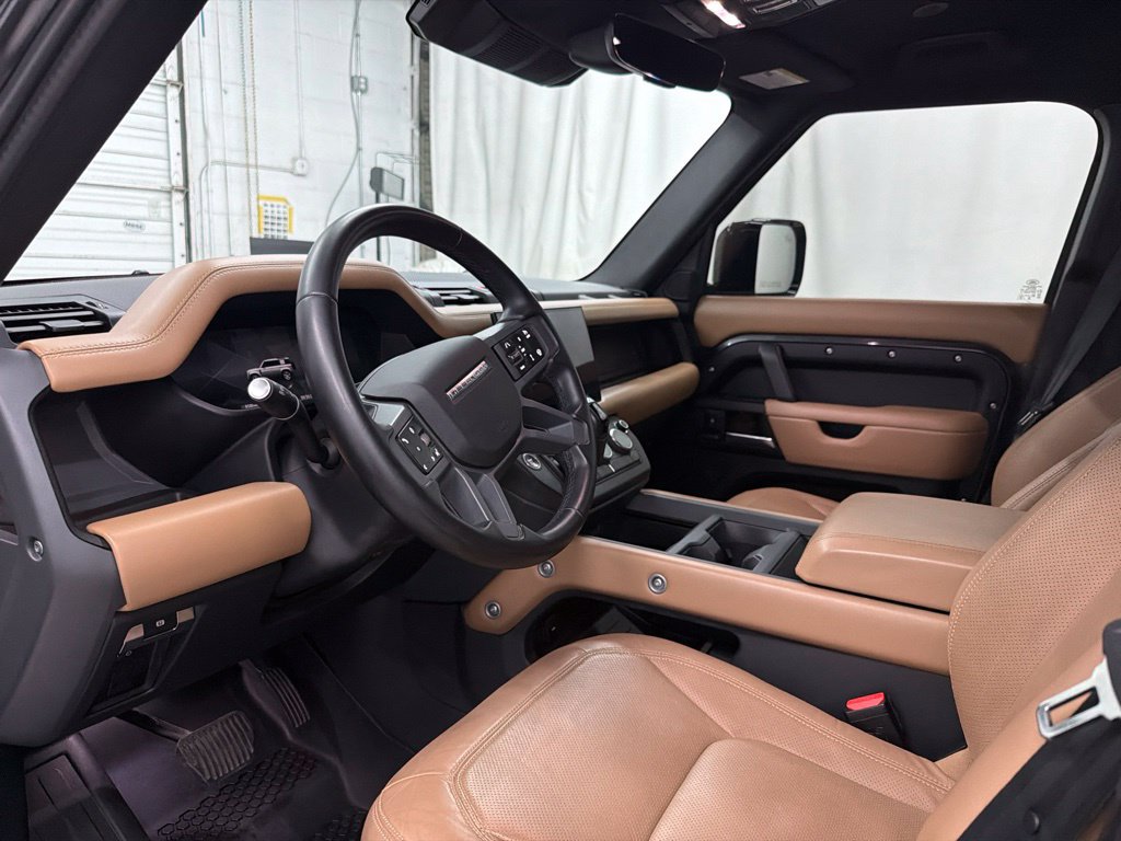 Used 2025 Land Rover Defender 110 X-Dynamic SE AWD/4WD image 14