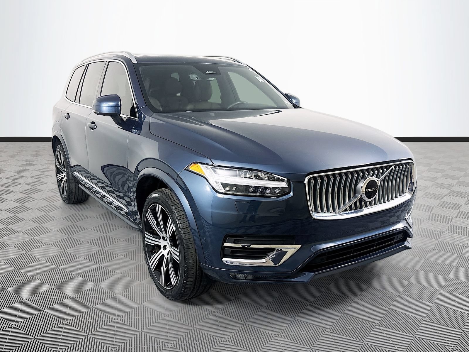 Used 2024 Volvo XC90 B6 Plus w/ Protection Package Premier AWD/4WD image 1