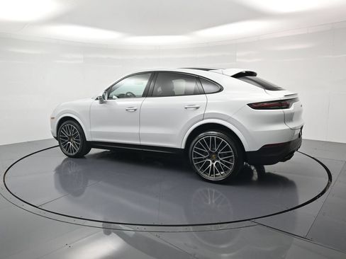 Certified 2023 Porsche Cayenne S AWD/4WD image 3
