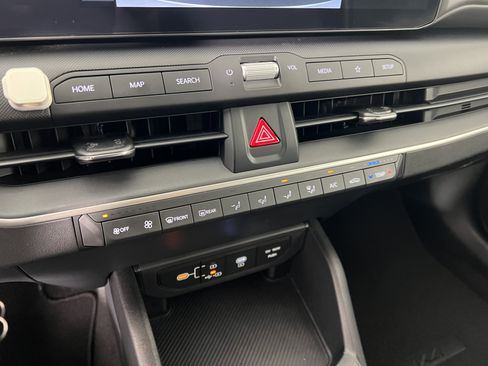 Used 2025 Kia K4 LX image 31