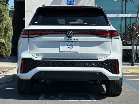 New 2026 Volkswagen Tiguan SE R-Line FWD image 6