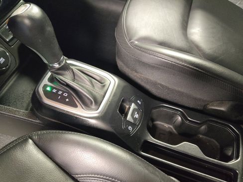 Used 2023 Jeep Renegade Limited image 26