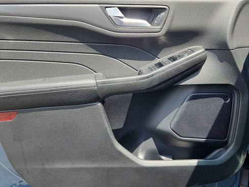 Certified 2025 Ford Escape SE image 13