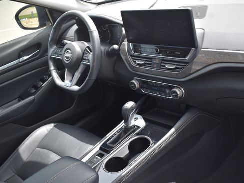 Used 2025 Nissan Altima 2.5 SL FWD image 14