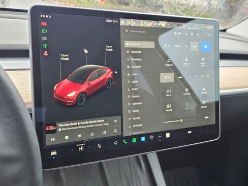 Used 2021 Tesla Model Y Long Range image 30