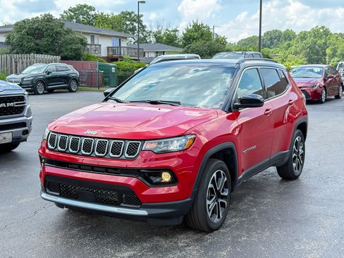 Used 2023 Jeep Compass Limited w/ Sun and Sound Group AWD/4WD image 4