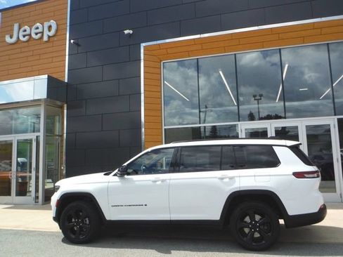 Certified 2023 Jeep Grand Cherokee L Laredo AWD/4WD image 2