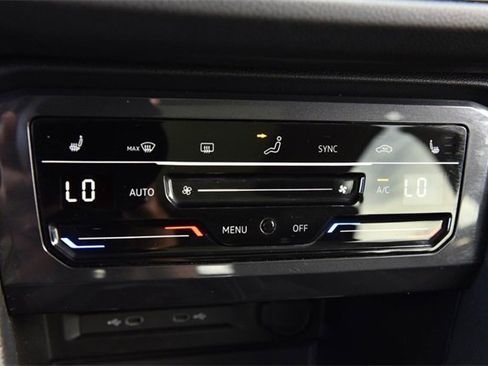 Certified 2024 Volkswagen Tiguan SE image 15