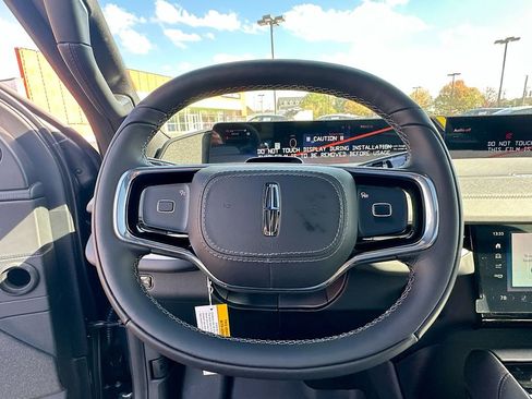 New 2025 Lincoln Navigator Reserve w/ Jet Appearance Package AWD/4WD image 18