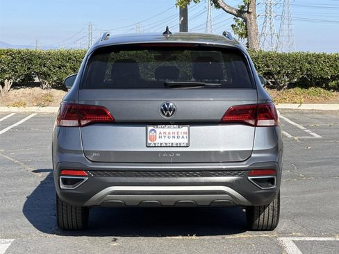 Used 2024 Volkswagen Taos SE image 4
