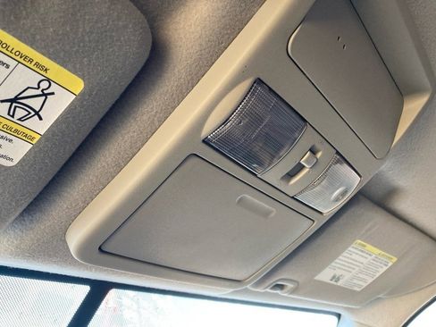 Used 2015 Nissan Frontier SV image 24