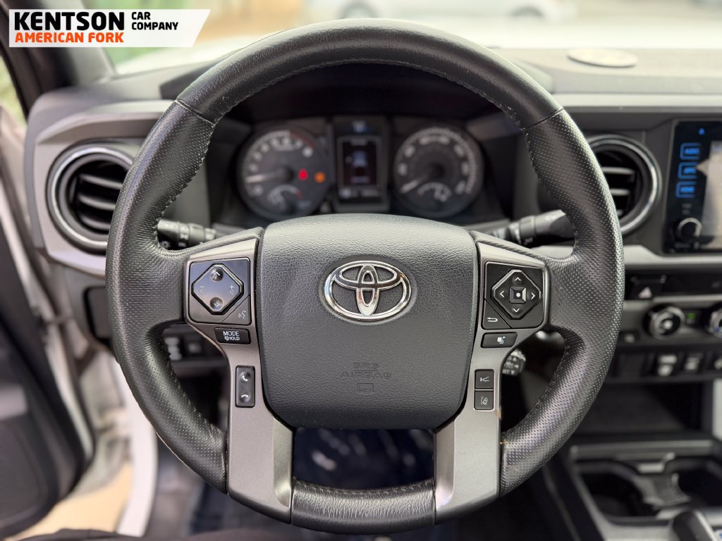 Used 2018 Toyota Tacoma TRD Off-Road AWD/4WD image 12