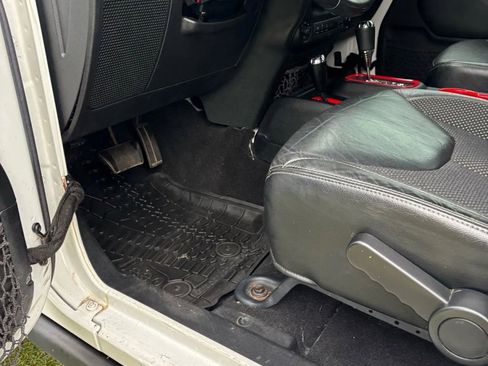 Used 2016 Jeep Wrangler Unlimited Sahara image 46