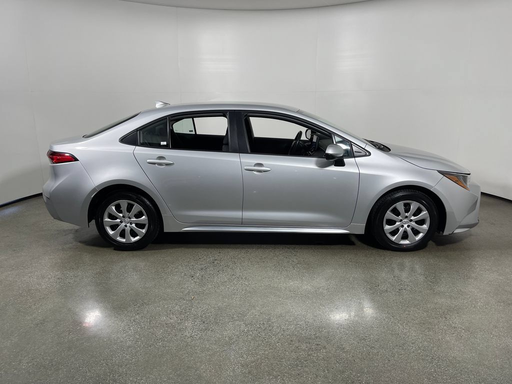 Used 2024 Toyota Corolla LE FWD image 2
