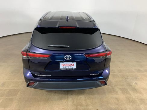 Used 2023 Toyota Highlander XLE AWD/4WD image 11