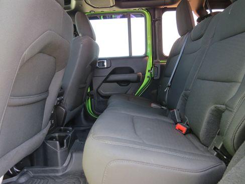 Used 2019 Jeep Wrangler Unlimited Sahara w/ Safety Group image 16