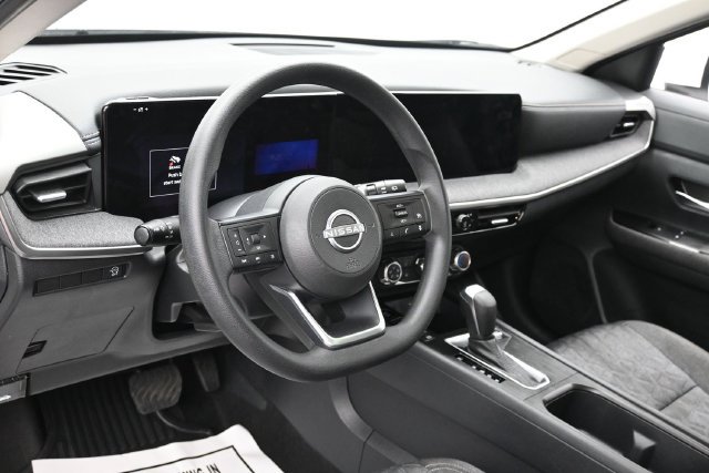 Used 2025 Nissan Kicks SV w/ SV Premium Package FWD image 16