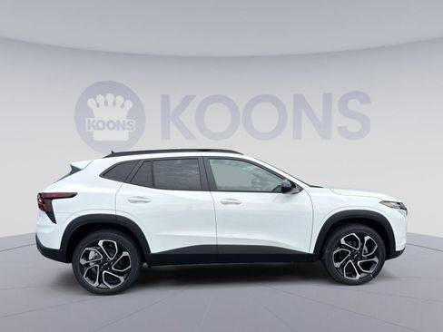 New 2026 Chevrolet Trax RS w/ Sunroof Package FWD image 5
