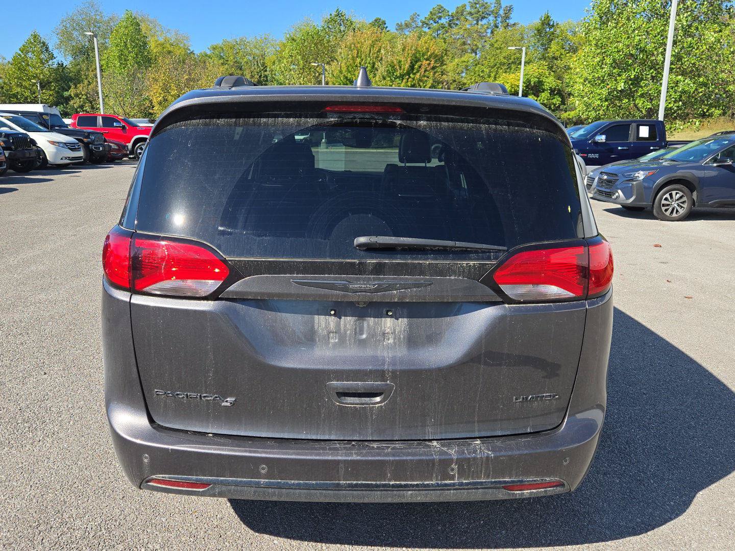 Used 2020 Chrysler Pacifica Limited w/ Advanced Safetytec Group FWD image 6
