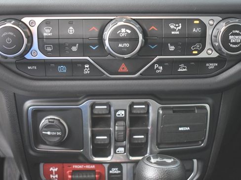Used 2024 Jeep Wrangler Unlimited Rubicon 4xe w/ Technology Group AWD/4WD image 28