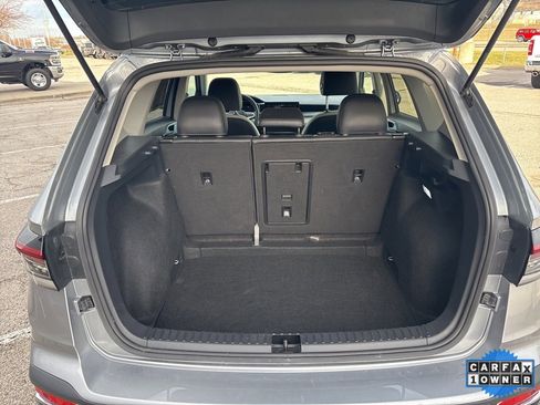 Used 2025 Volkswagen Taos SE image 3