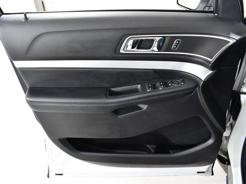 Used 2017 Ford Explorer XLT w/ Equipment Group 202A image 26