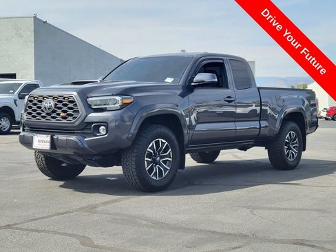 Used 2022 Toyota Tacoma TRD Sport w/ TRD Premium Sport Package RWD image 2