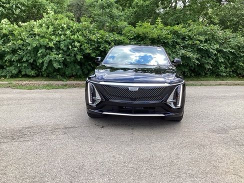 New 2025 Cadillac Lyriq Luxury image 2