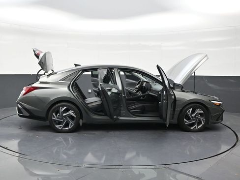 Used 2025 Hyundai Elantra SEL FWD image 30