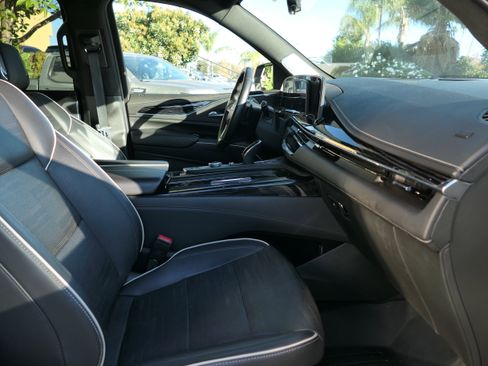 Certified 2021 Cadillac Escalade ESV Sport w/ Driver Assist Tech Package image 28