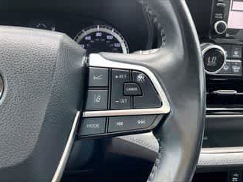 Used 2022 Toyota Highlander LE FWD image 30