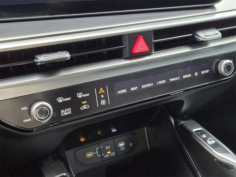 New 2026 Kia Sorento S w/ S Panoramic Sunroof Package FWD image 16