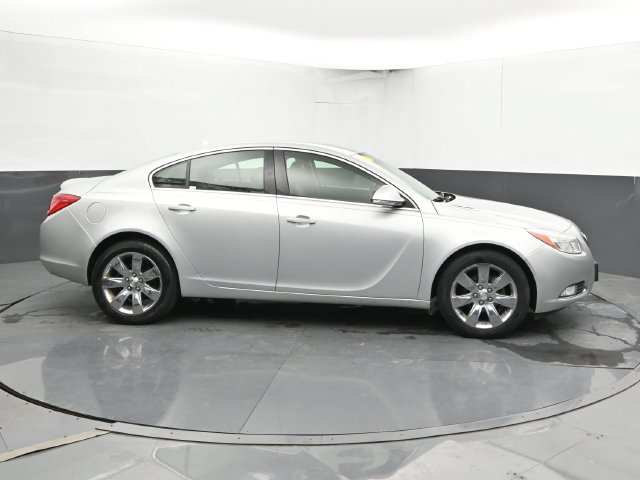 Used 2012 Buick Regal Leather FWD image 4