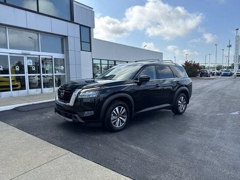 Used 2025 Nissan Pathfinder SL FWD image 2