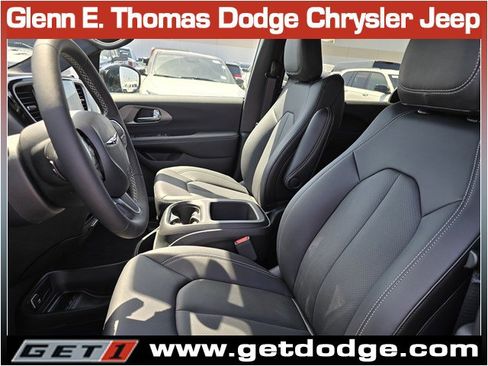 New 2025 Chrysler Pacifica Select image 9