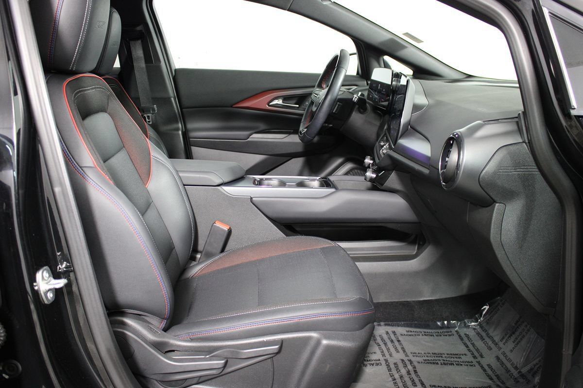 Used 2024 Chevrolet Equinox EV RS FWD image 8